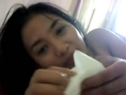 Pacar Myanmar menikmati